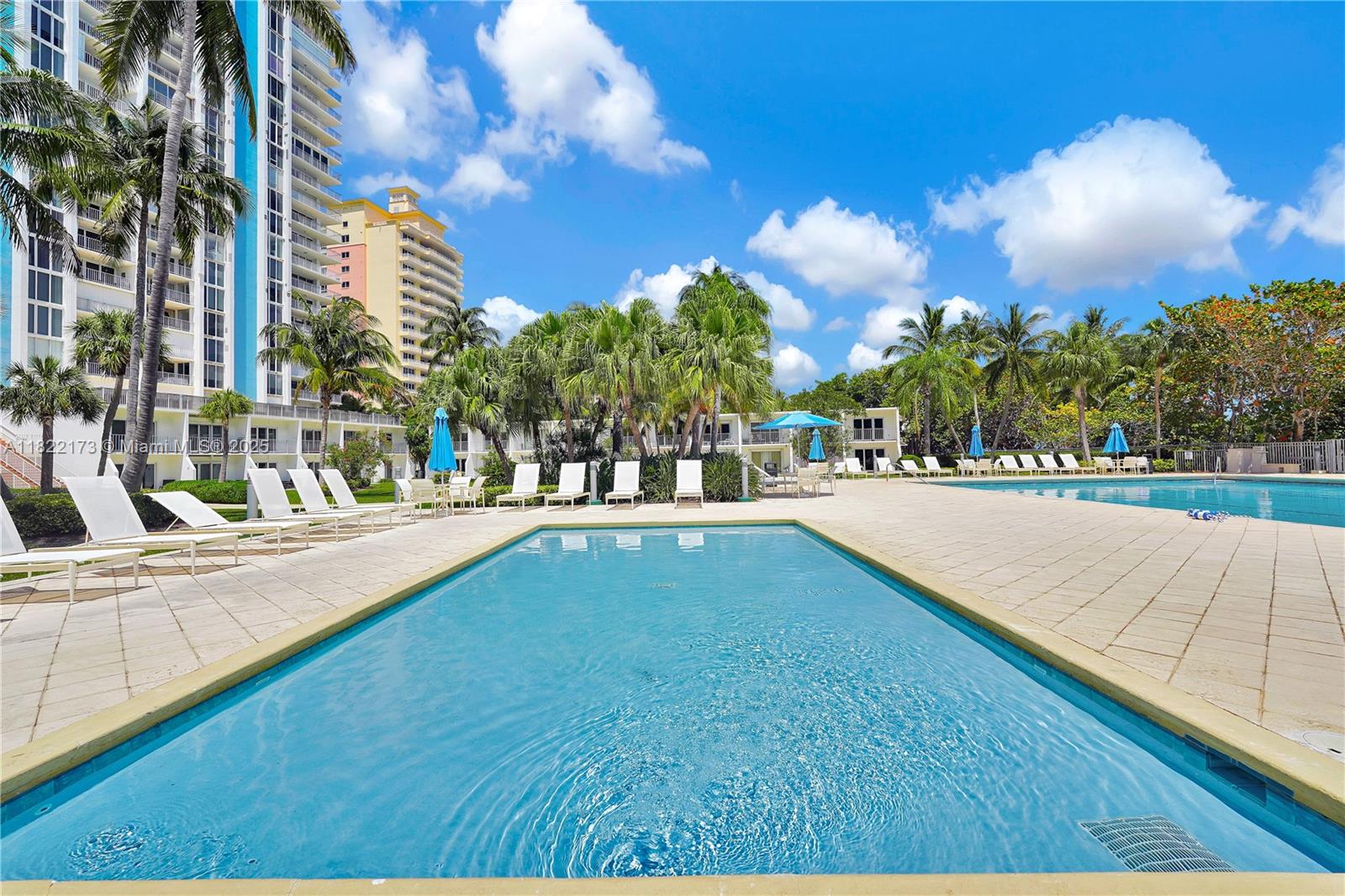 881 OCEAN DR # 21D