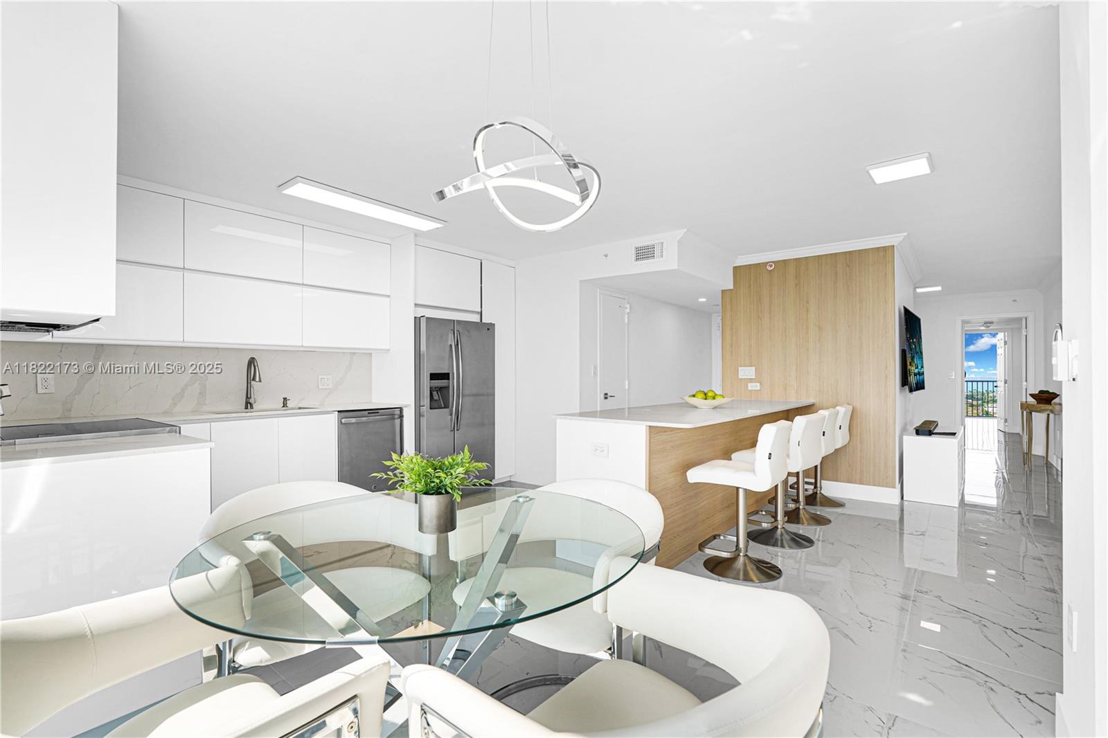881 OCEAN DR # 21D