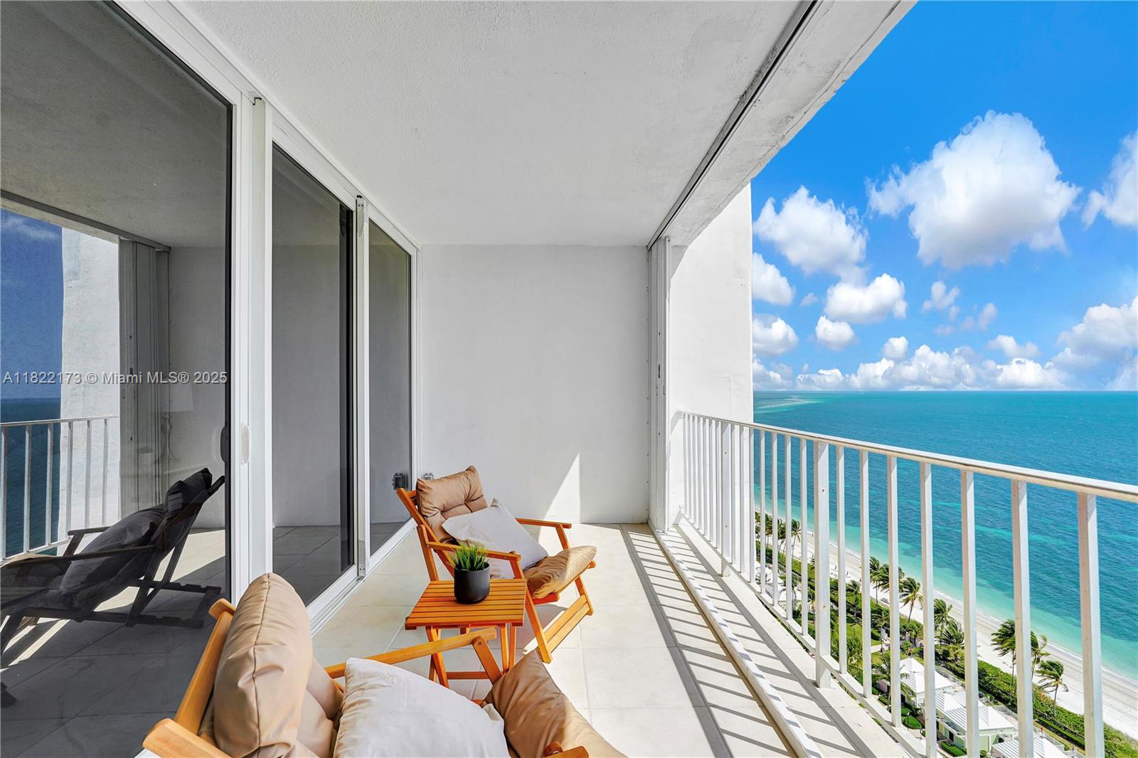 881 OCEAN DR # 21D