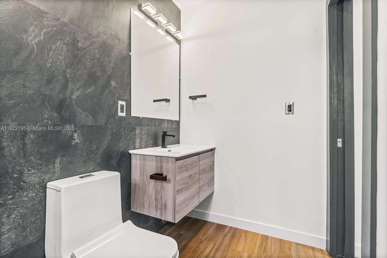 1121 NW 57th St