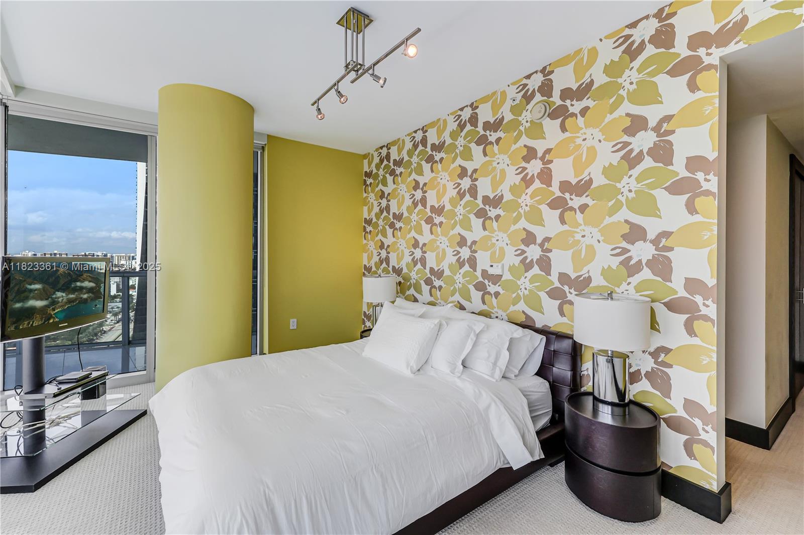 17001 Collins Ave # 2508