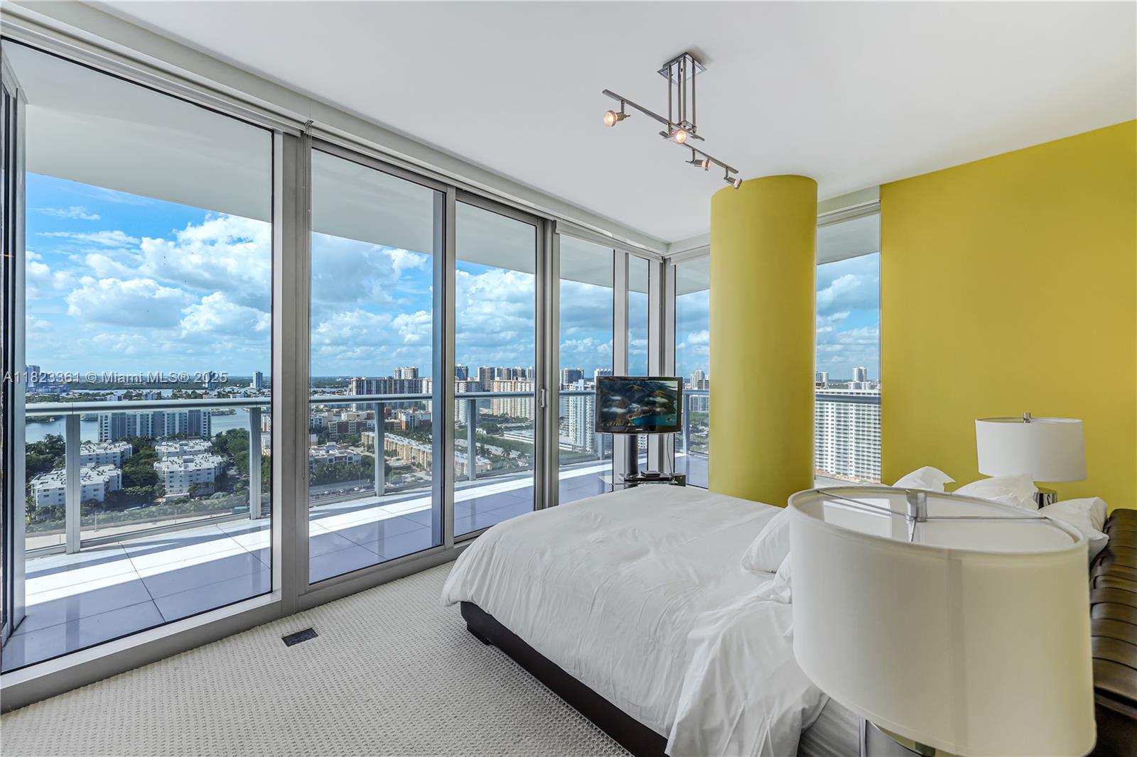 17001 Collins Ave # 2508