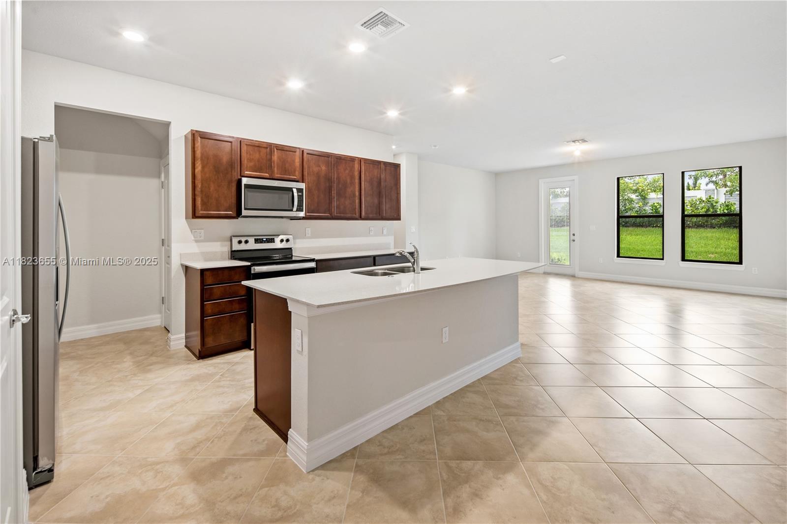 4488 E Appleton Cir E