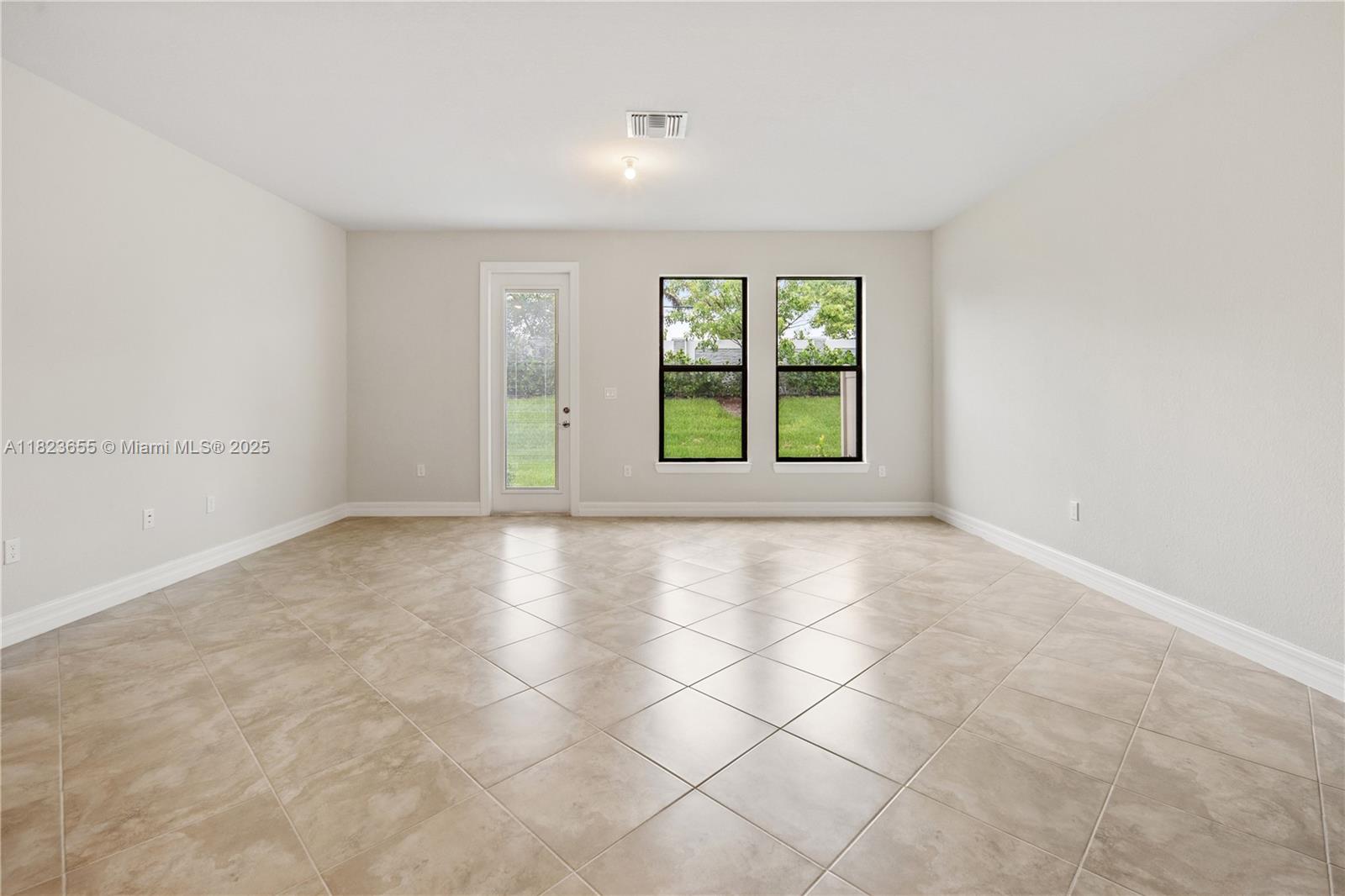 4488 E Appleton Cir E