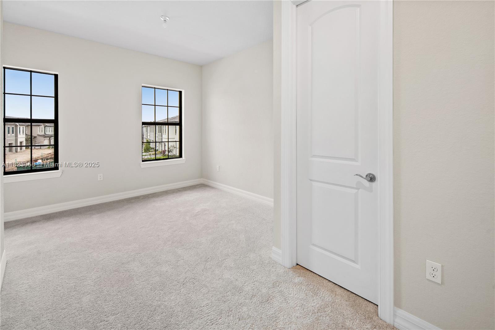 4488 E Appleton Cir E