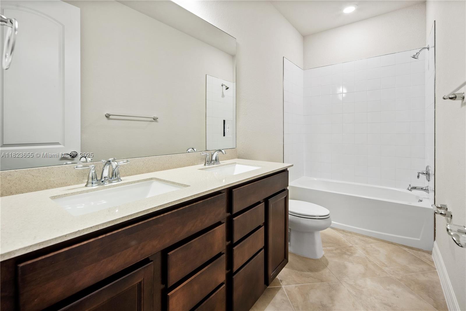 4488 E Appleton Cir E