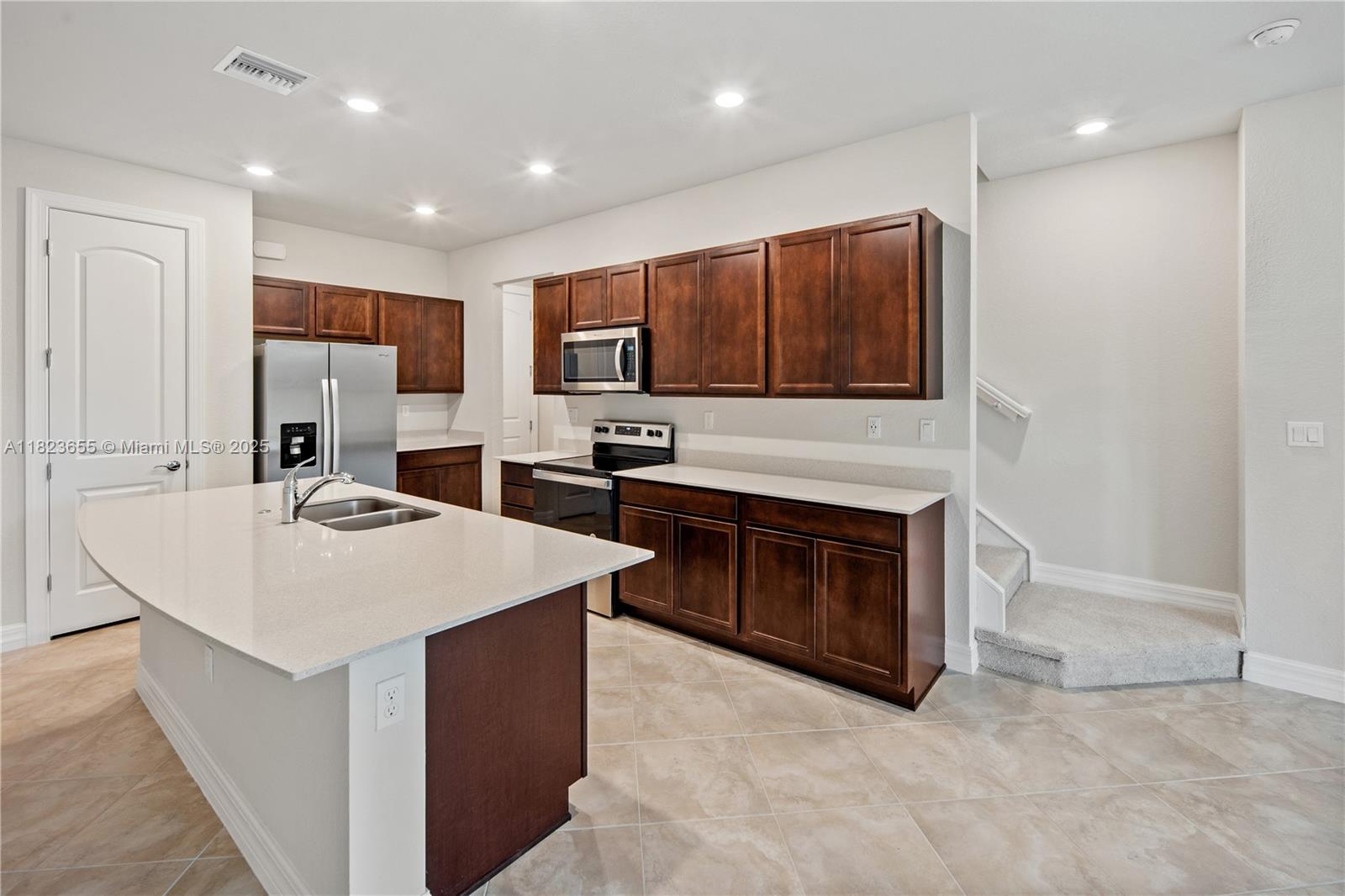 4488 E Appleton Cir E