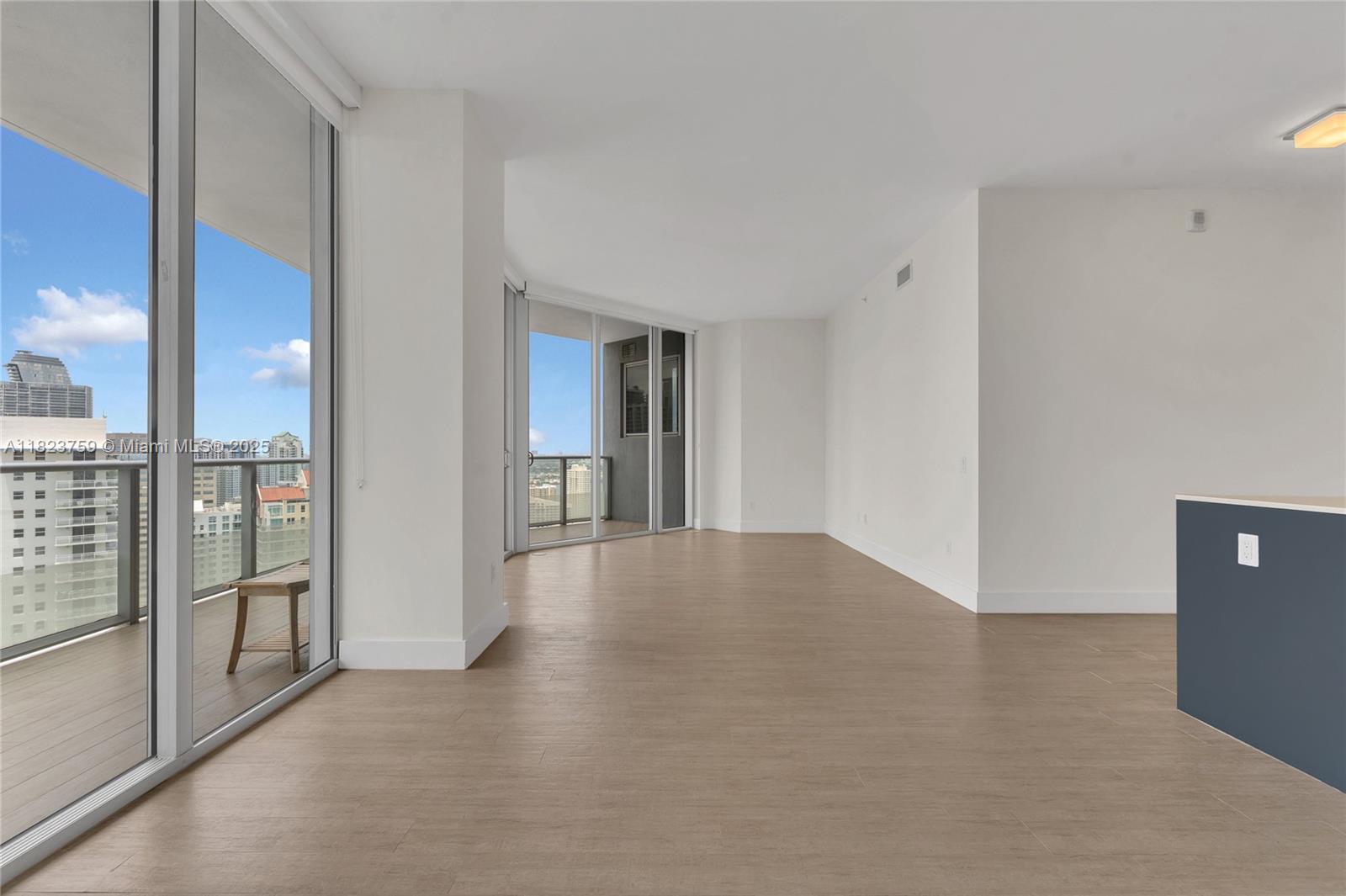 1300 Brickell Bay Dr # 3904