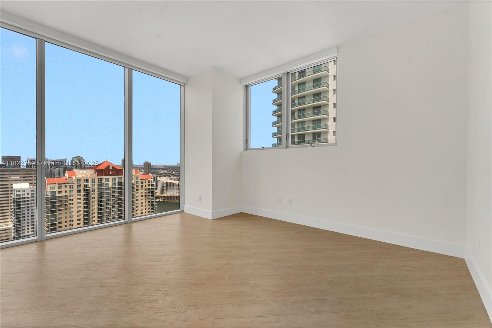 1300 Brickell Bay Dr # 3904