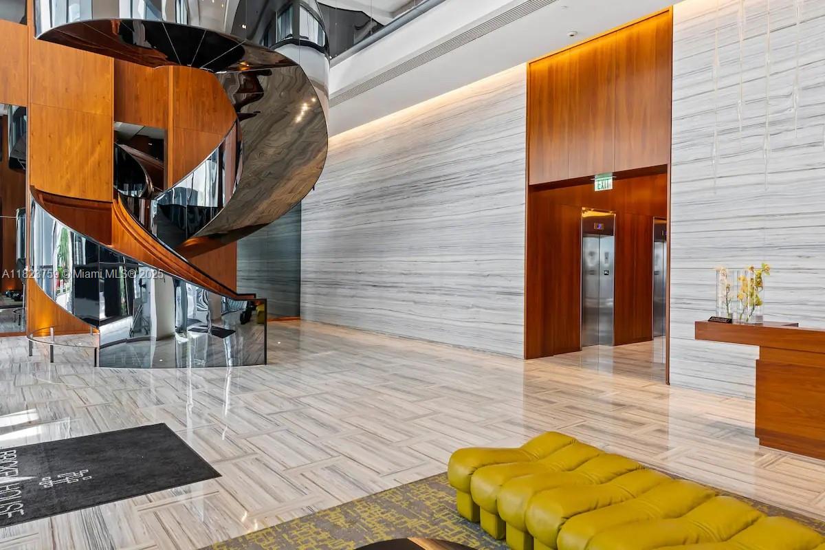 1300 Brickell Bay Dr # 3904