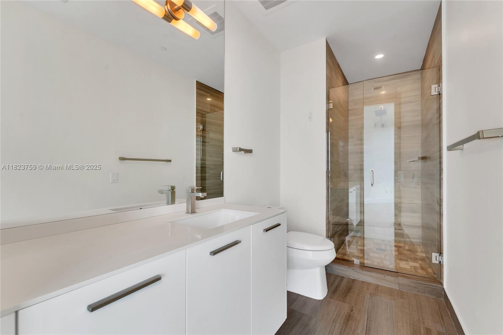 1300 Brickell Bay Dr # 3904