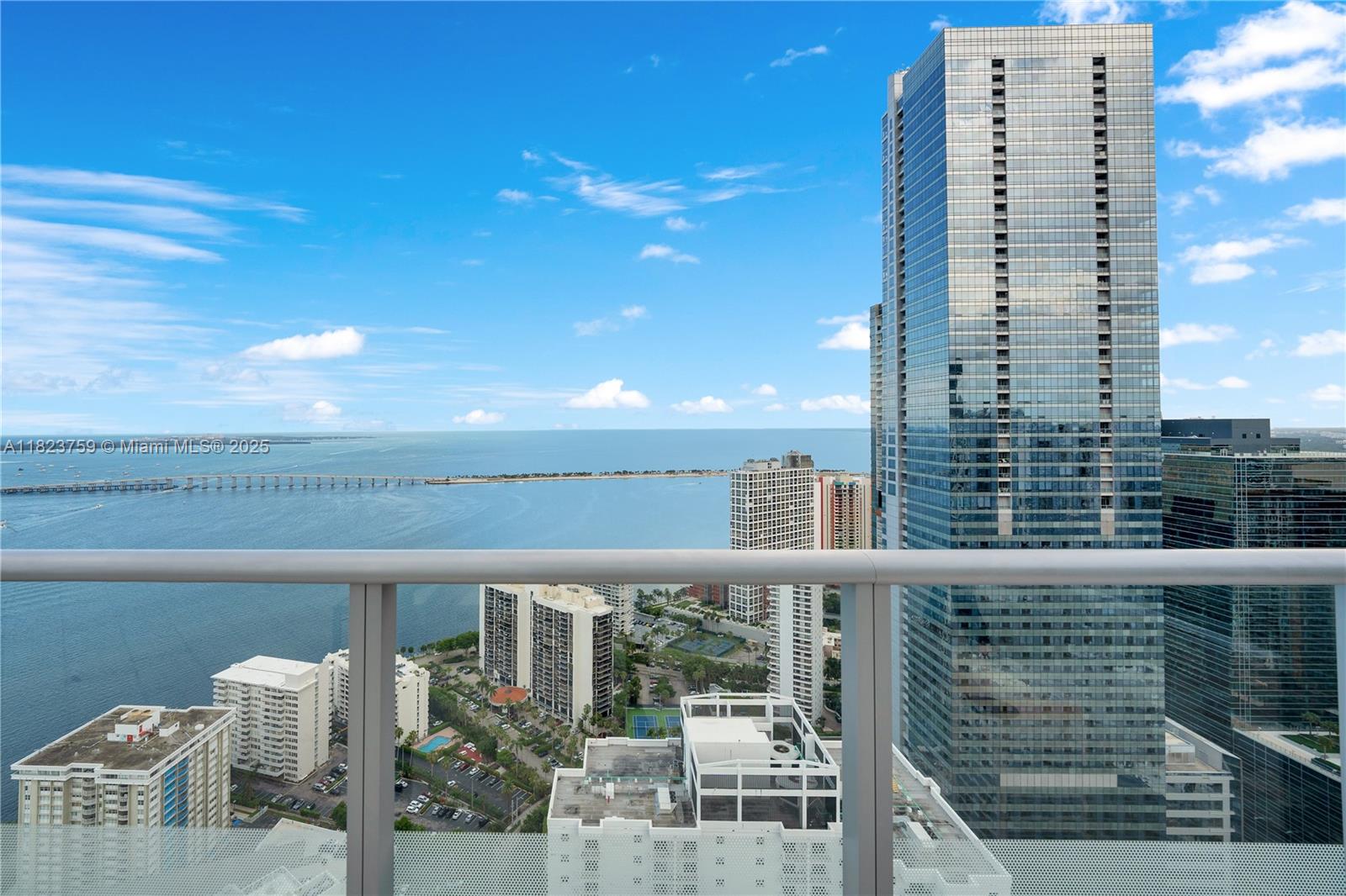 1300 Brickell Bay Dr # 3904