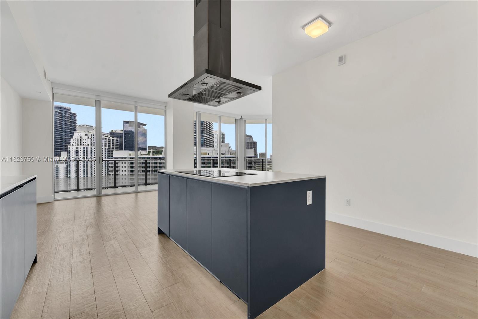 1300 Brickell Bay Dr # 3904