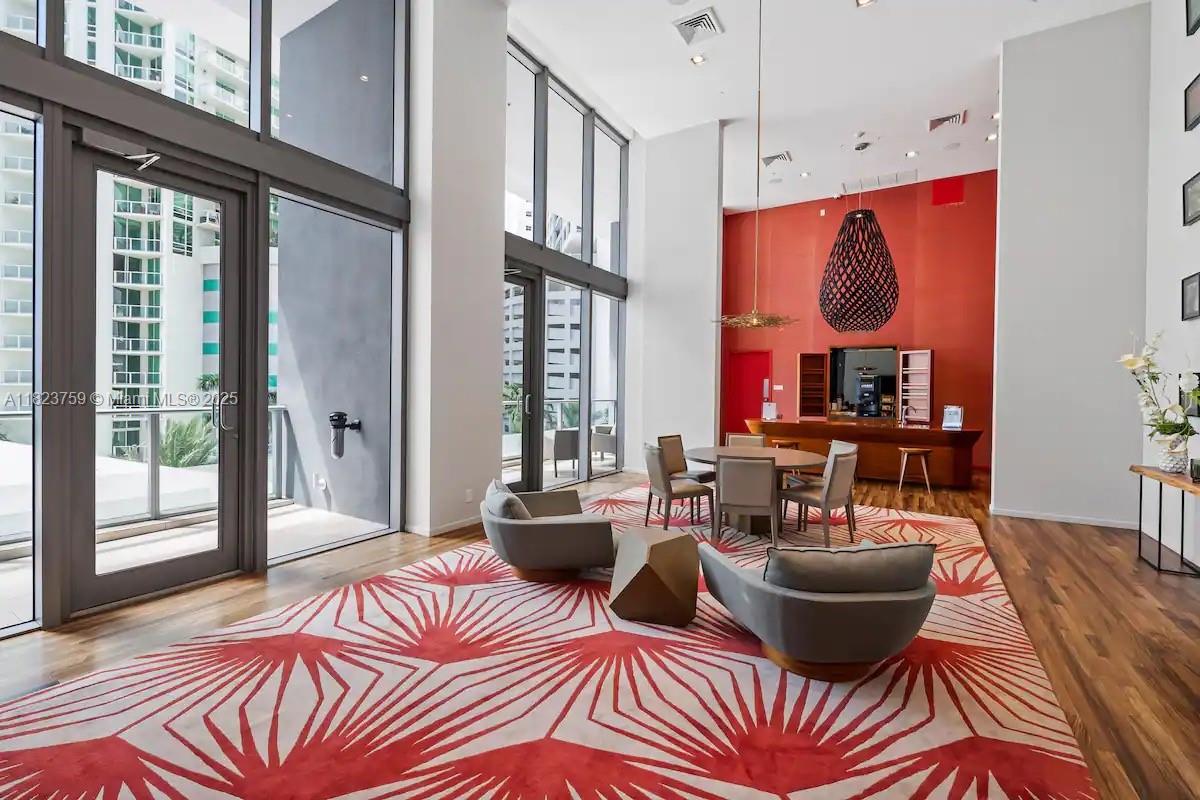 1300 Brickell Bay Dr # 3904