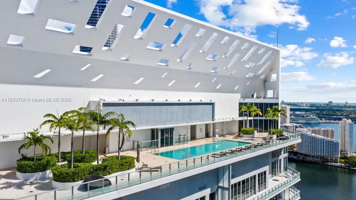 1300 Brickell Bay Dr # 3904
