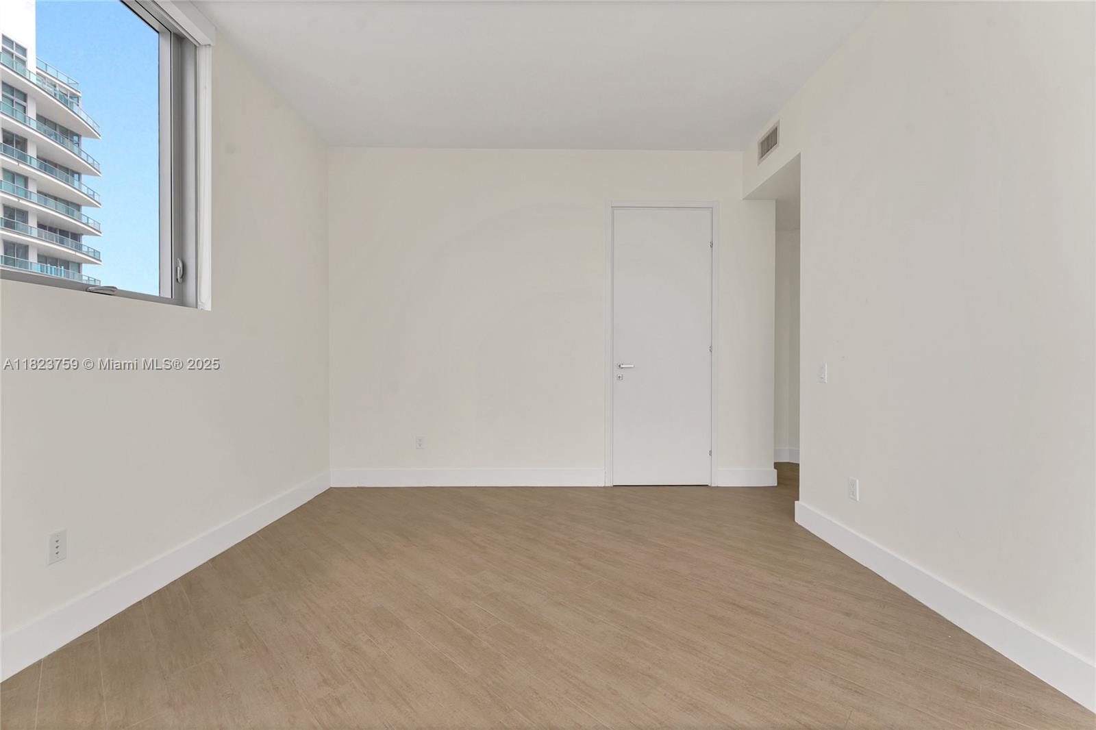 1300 Brickell Bay Dr # 3904