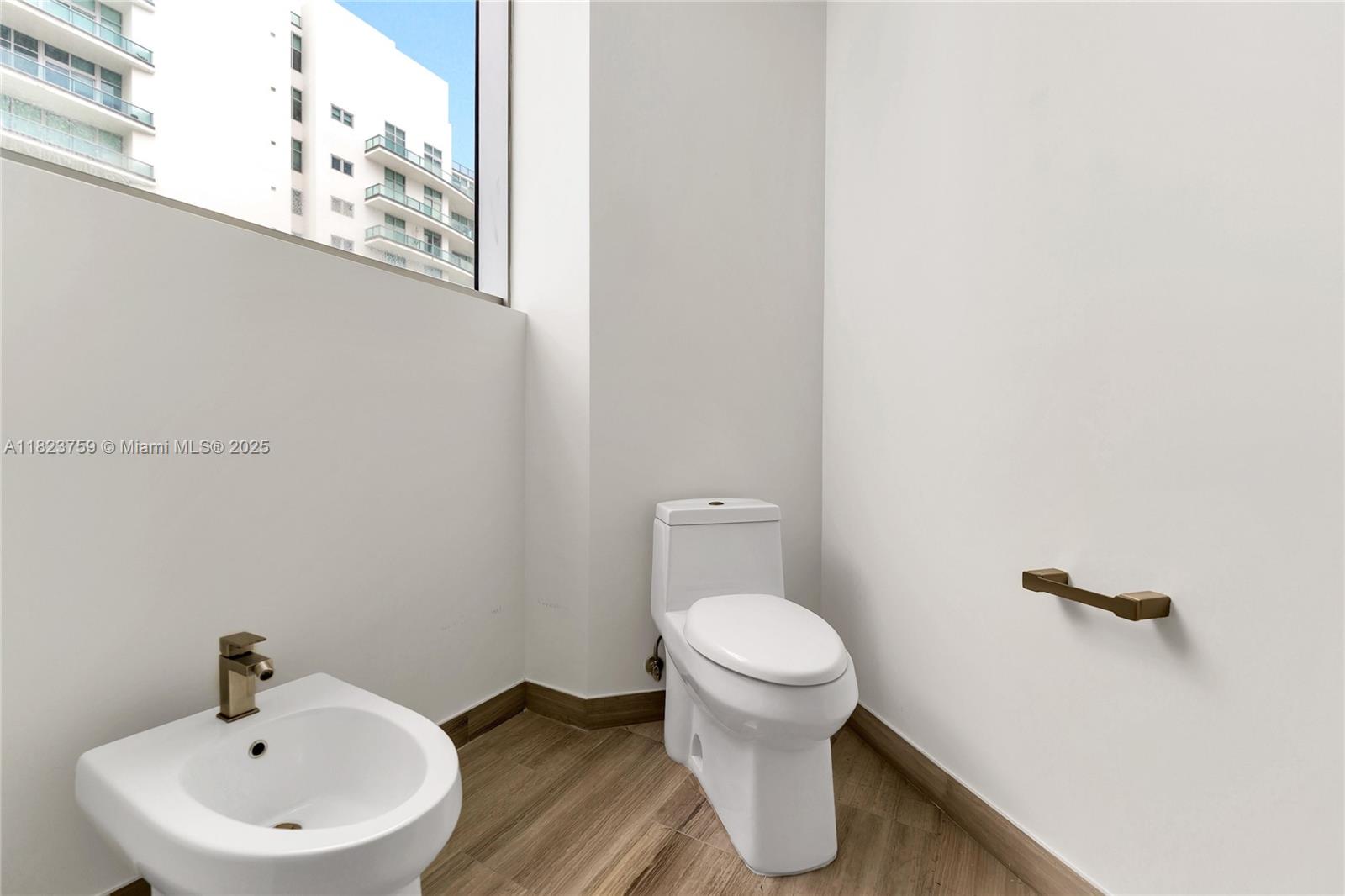 1300 Brickell Bay Dr # 3904