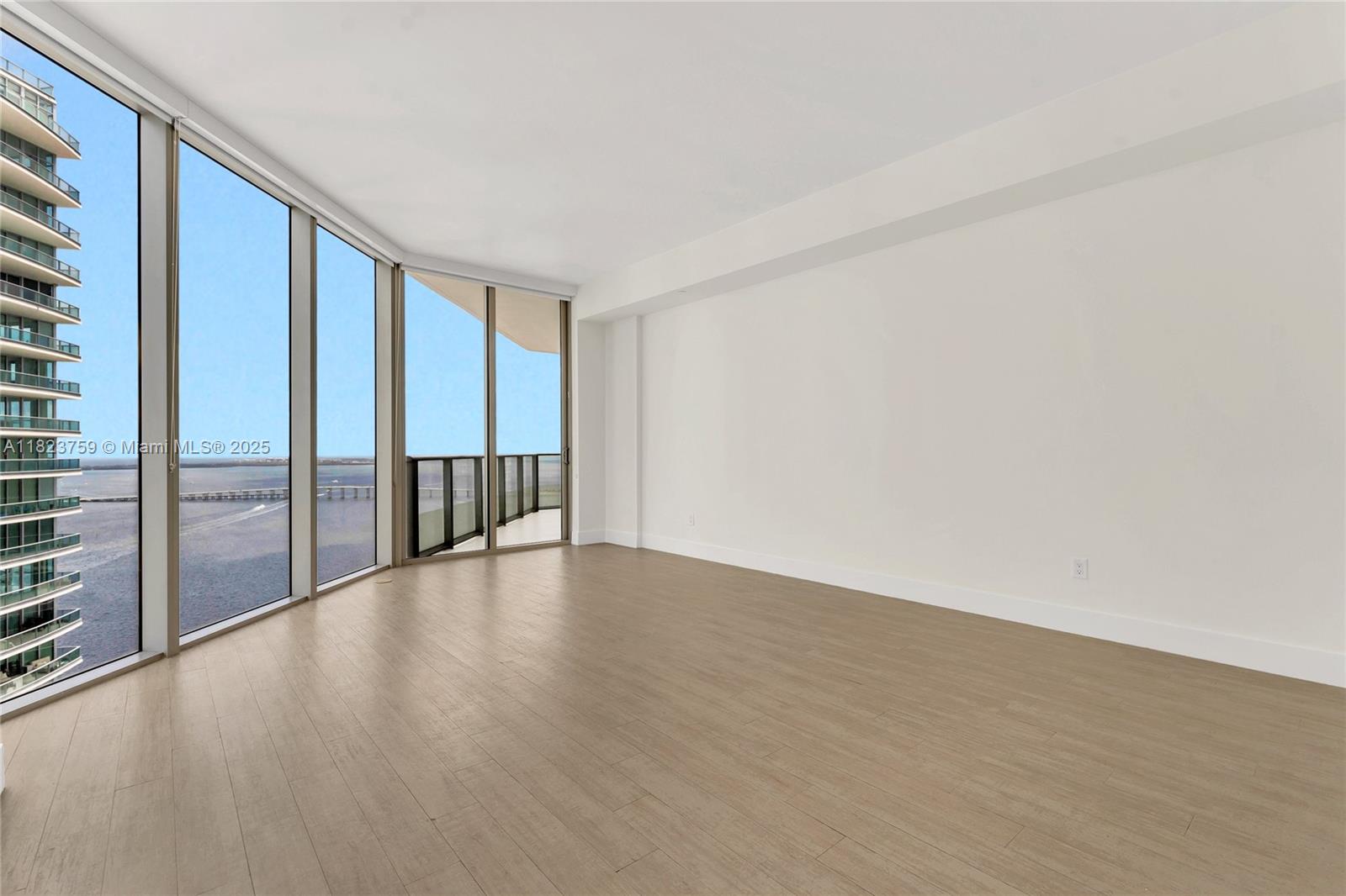 1300 Brickell Bay Dr # 3904