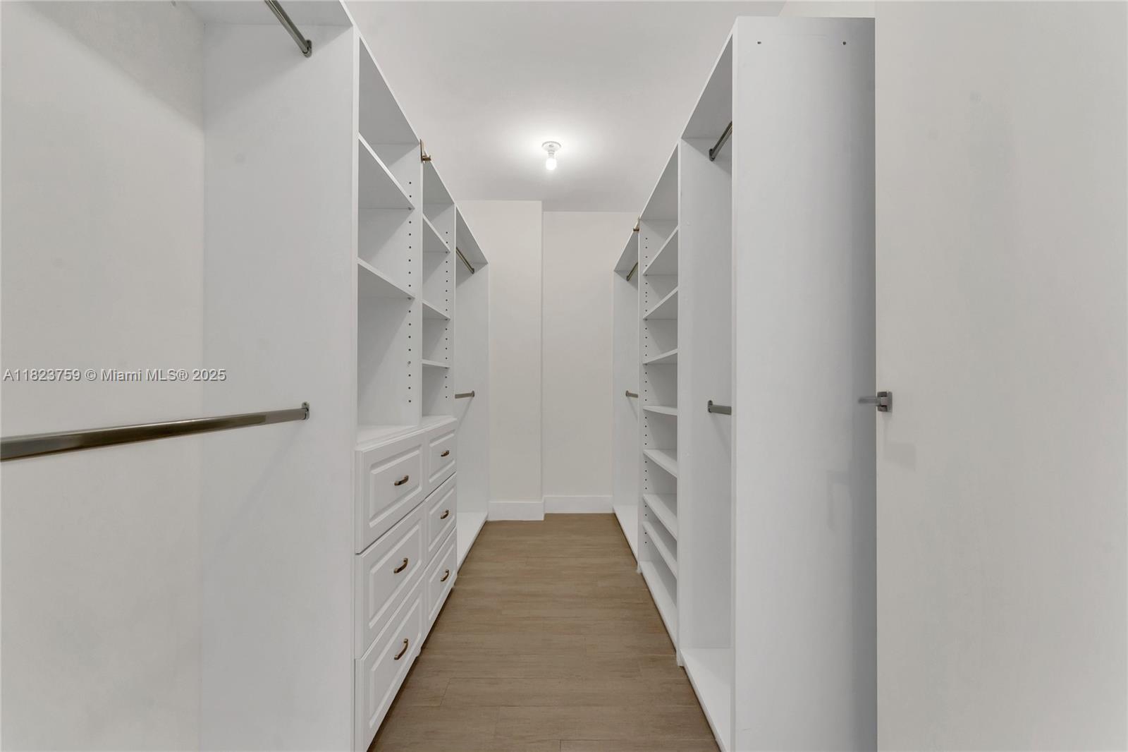 1300 Brickell Bay Dr # 3904