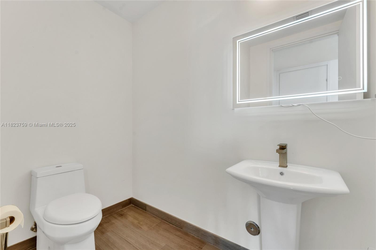 1300 Brickell Bay Dr # 3904