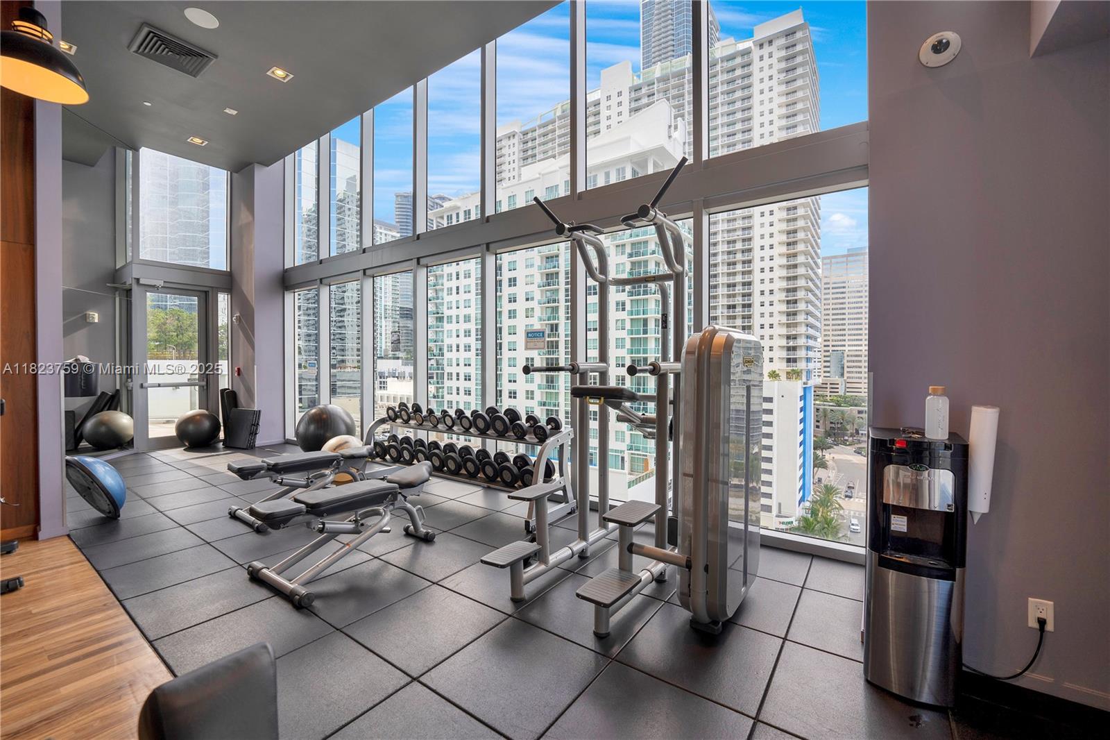 1300 Brickell Bay Dr # 3904