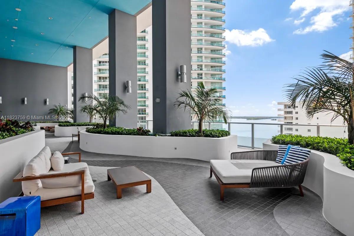 1300 Brickell Bay Dr # 3904