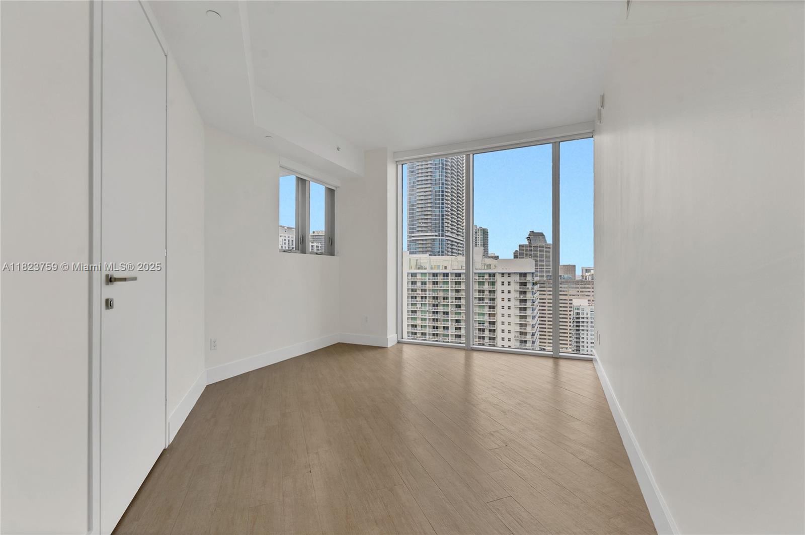 1300 Brickell Bay Dr # 3904