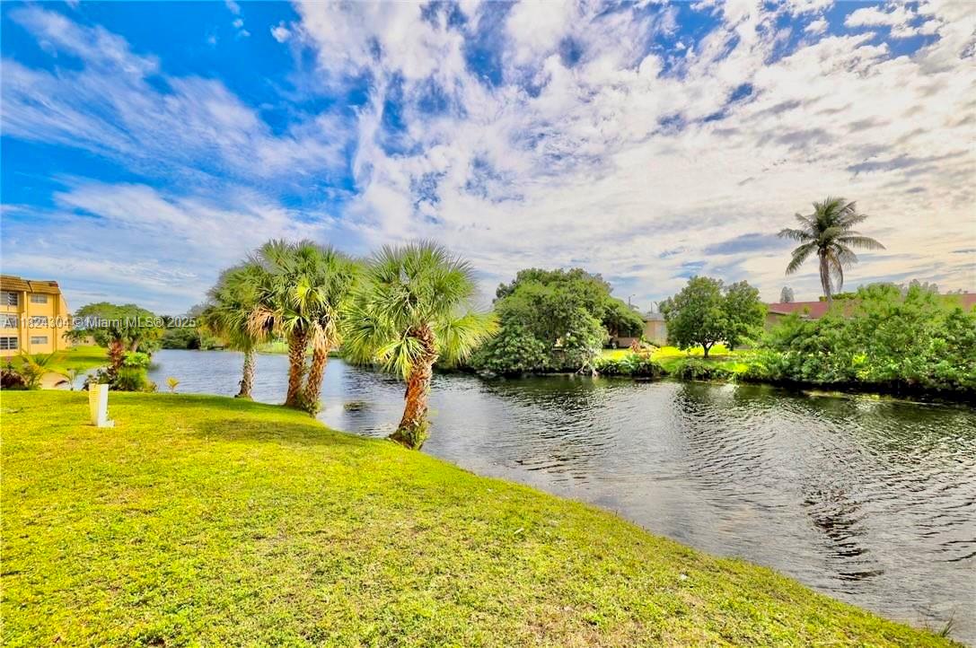 8305 Sunrise Lakes Blvd Unit: 302