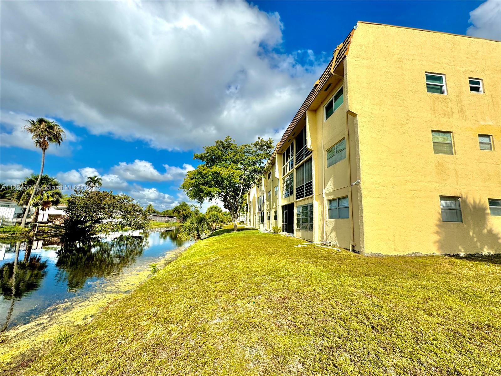 8305 Sunrise Lakes Blvd Unit: 302