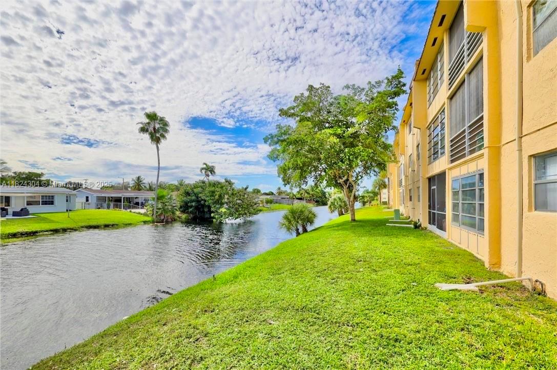 8305 Sunrise Lakes Blvd Unit: 302