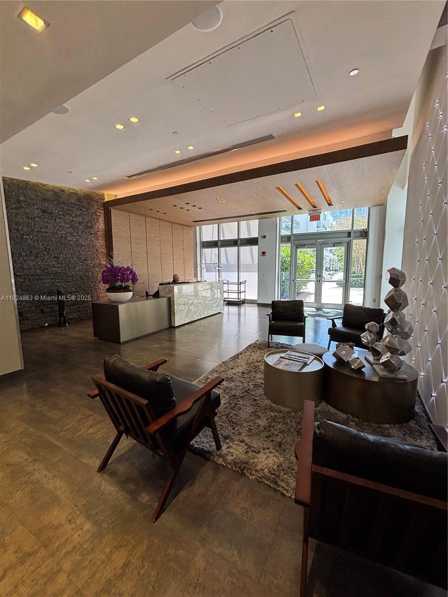 3250 NE 1st Ave # 918