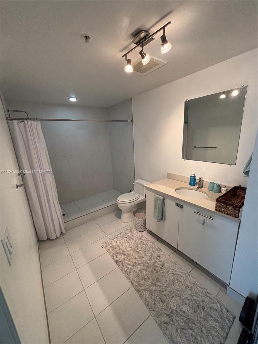 3250 NE 1st Ave # 918