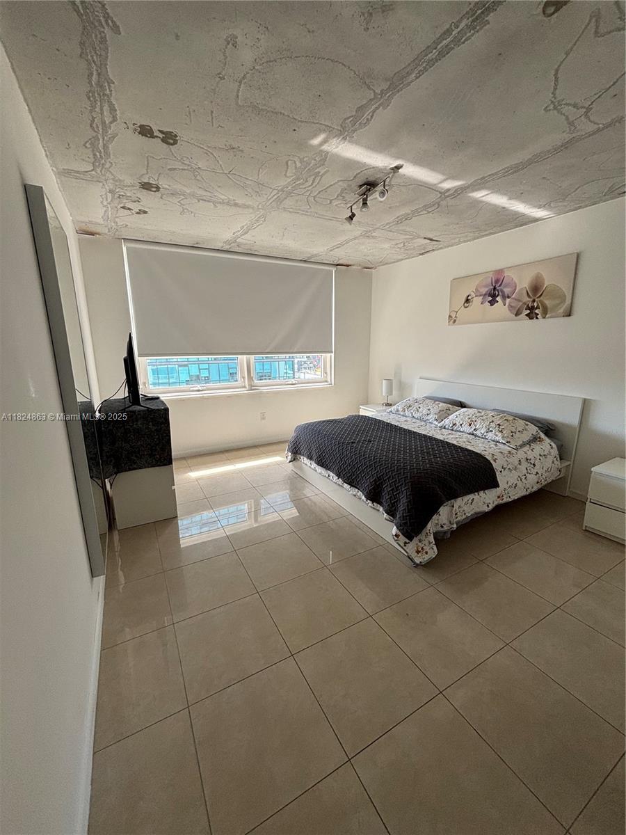 3250 NE 1st Ave # 918