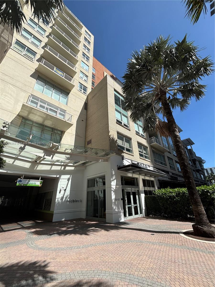 3250 NE 1st Ave # 918