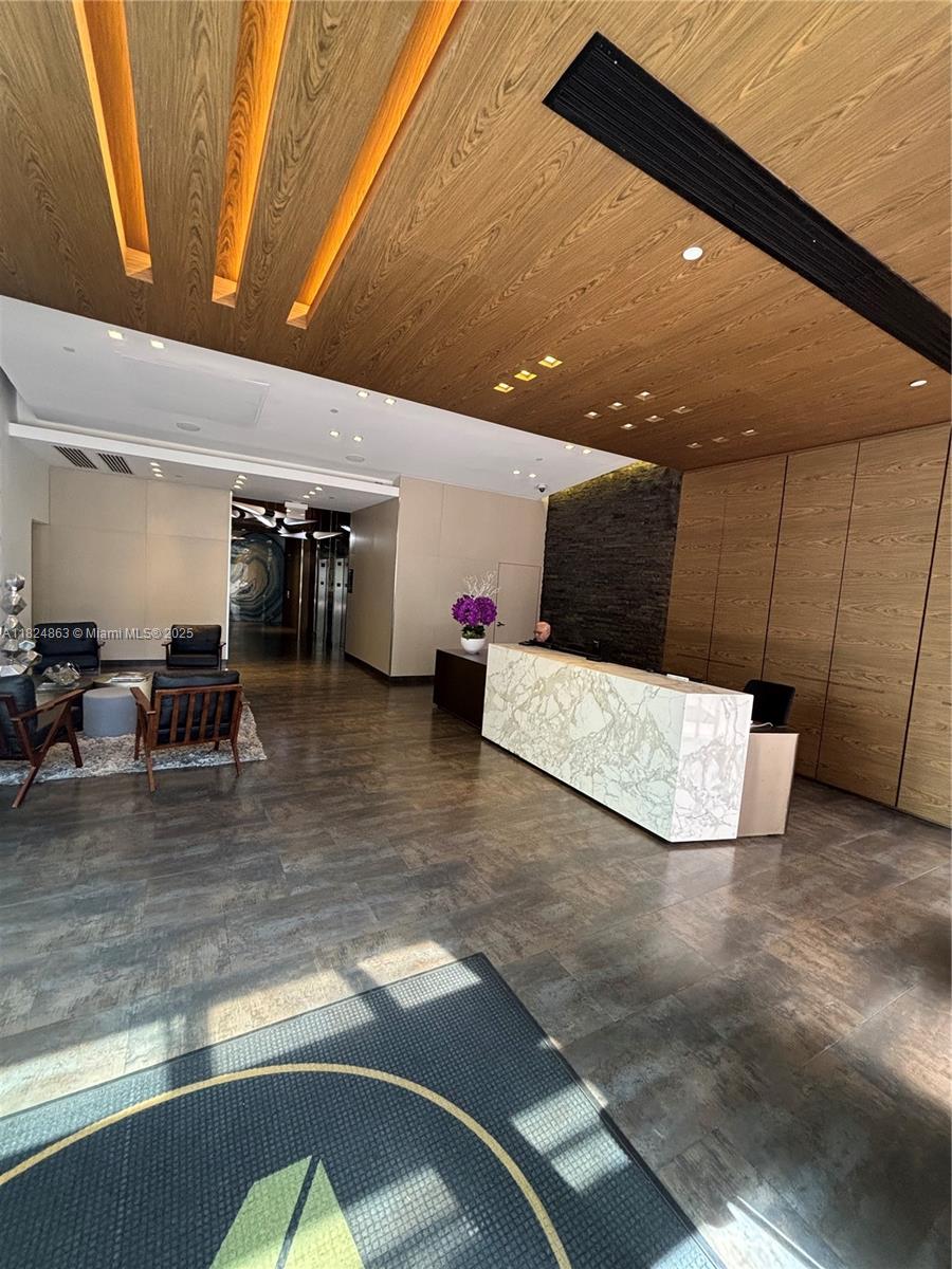 3250 NE 1st Ave # 918