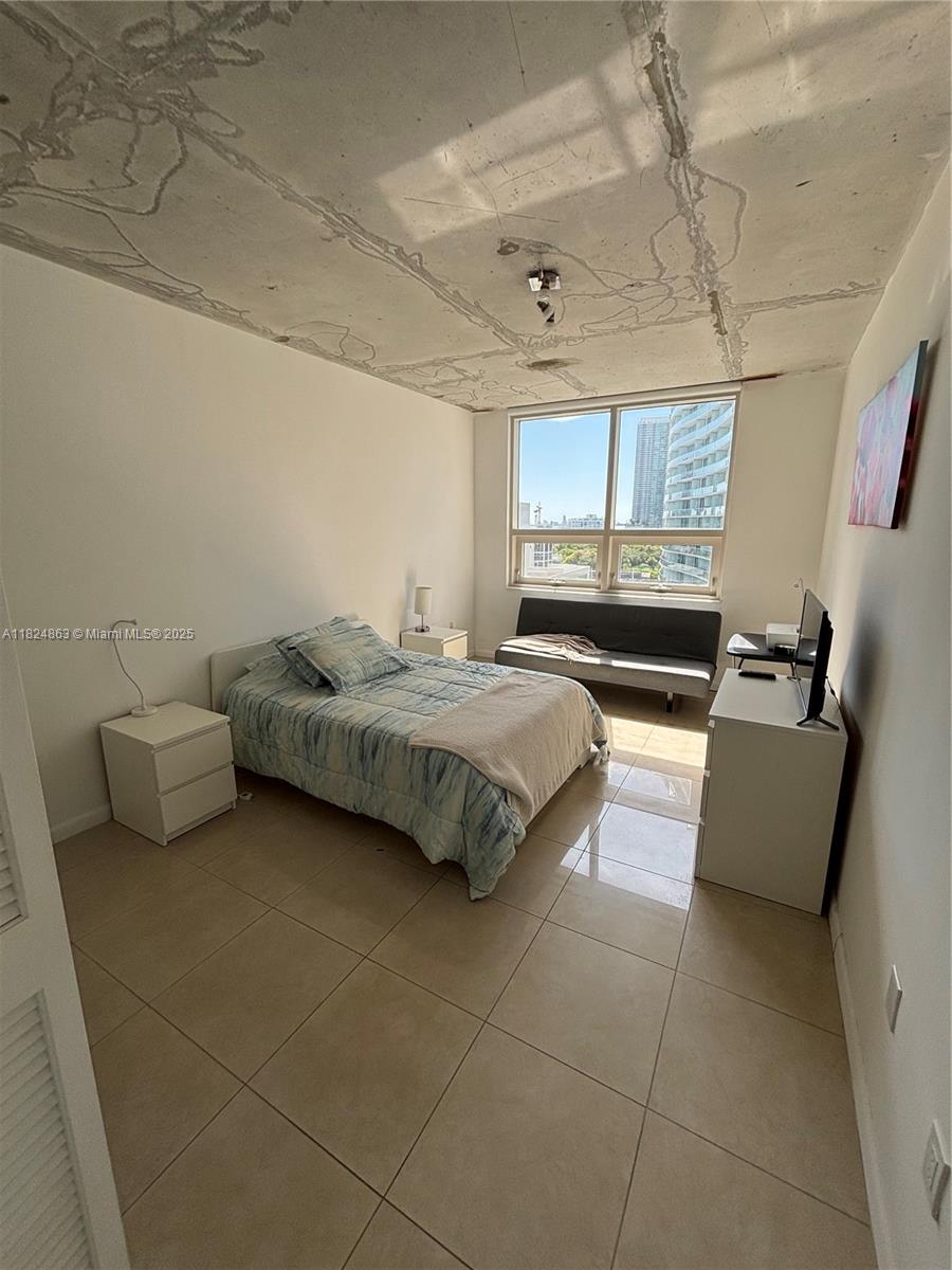 3250 NE 1st Ave # 918