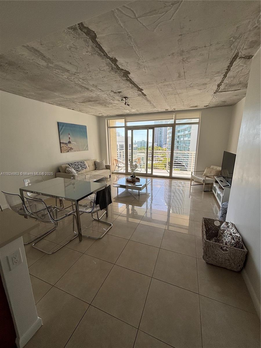 3250 NE 1st Ave # 918
