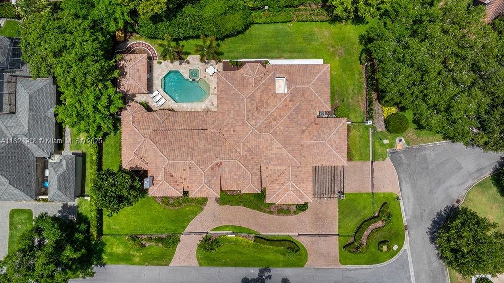 2211 Azalea Pl