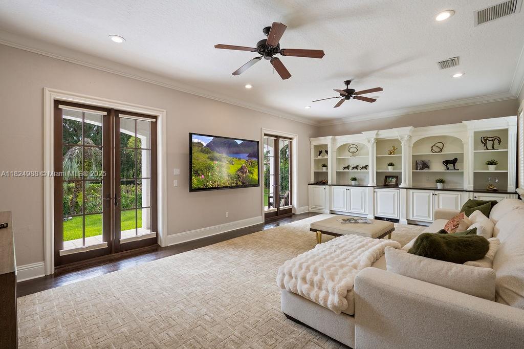 2211 Azalea Pl