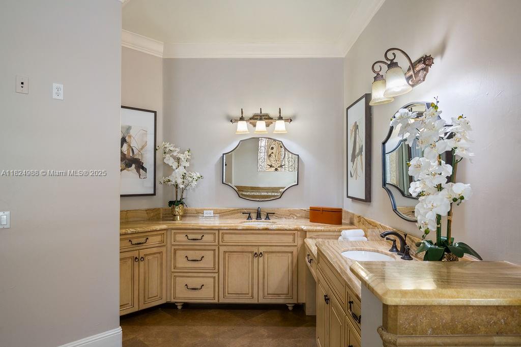 2211 Azalea Pl