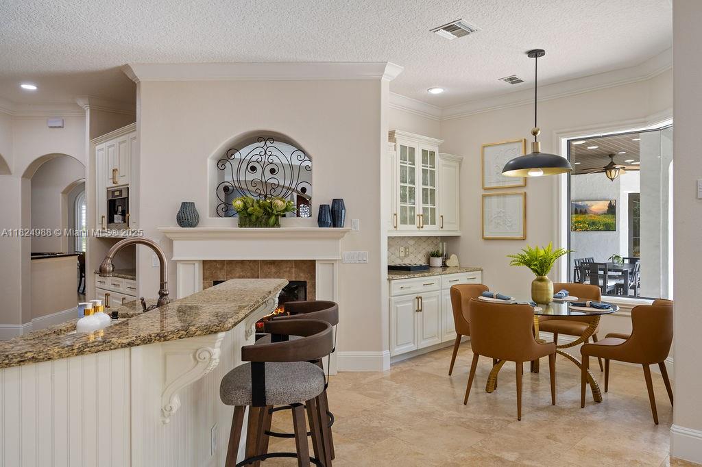 2211 Azalea Pl