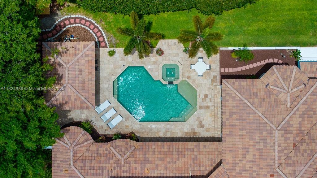 2211 Azalea Pl