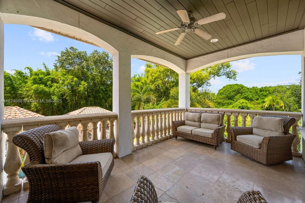 2211 Azalea Pl