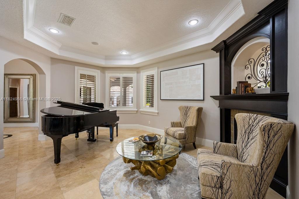2211 Azalea Pl