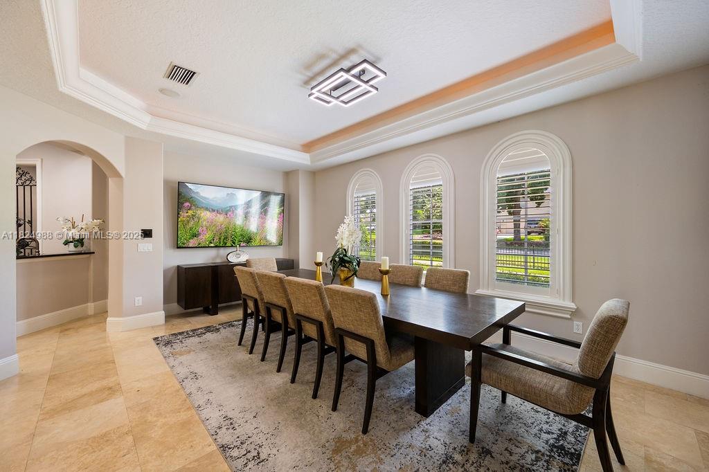 2211 Azalea Pl