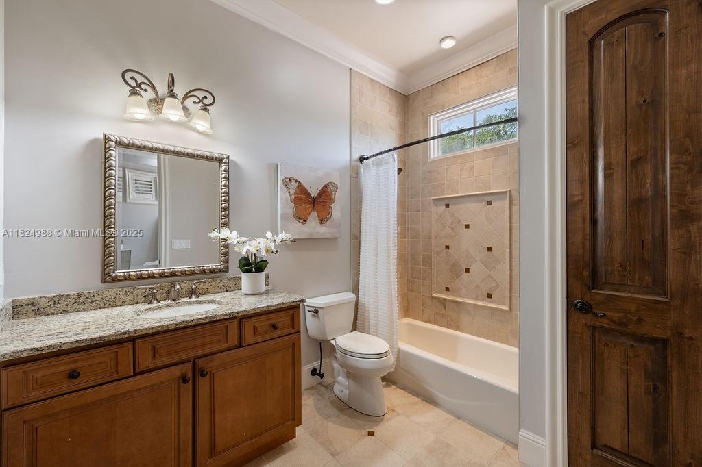 2211 Azalea Pl