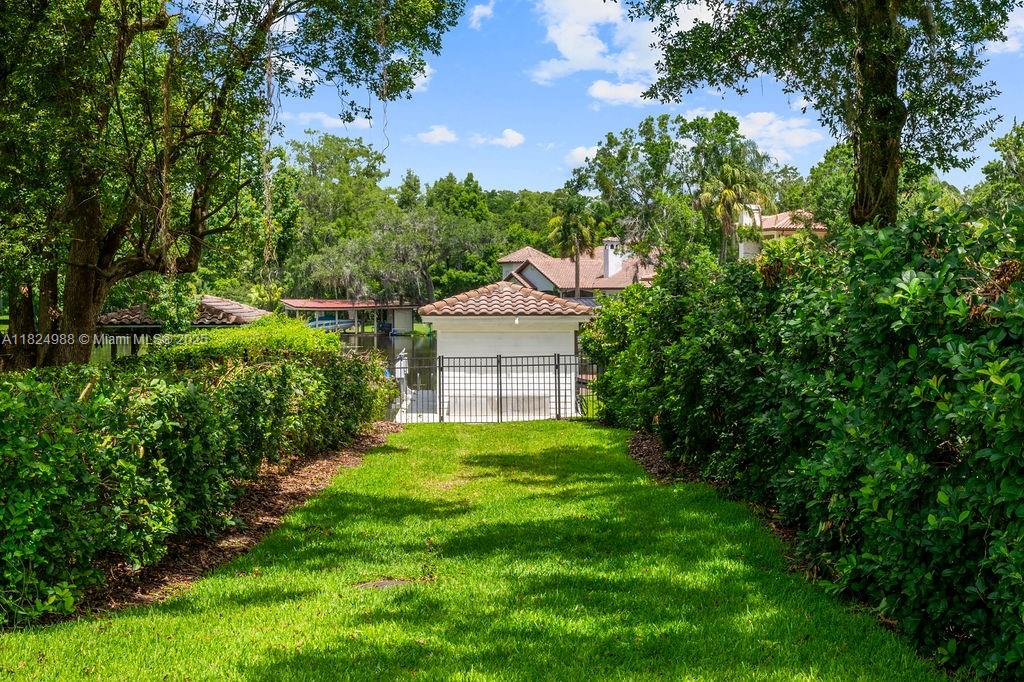 2211 Azalea Pl