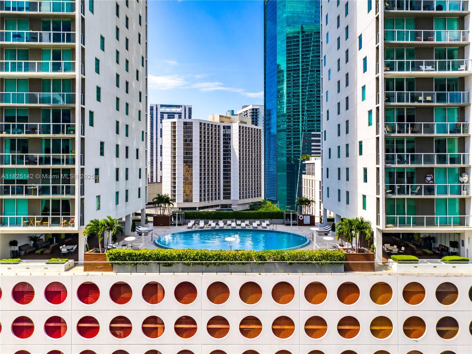 500 Brickell Ave # 402