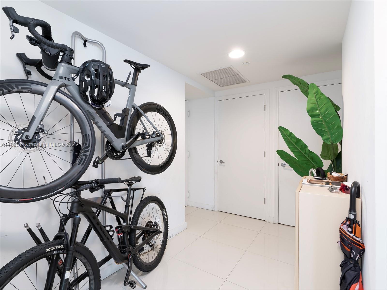 500 Brickell Ave # 402