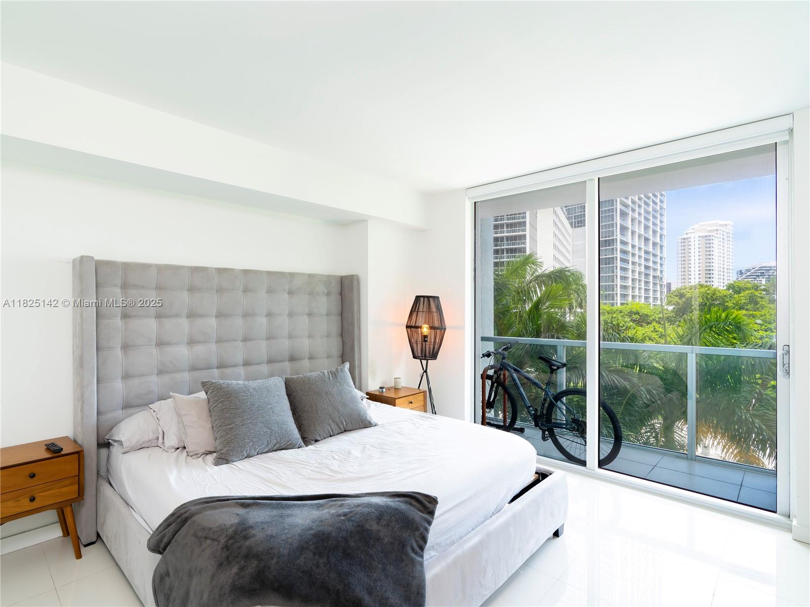 500 Brickell Ave # 402